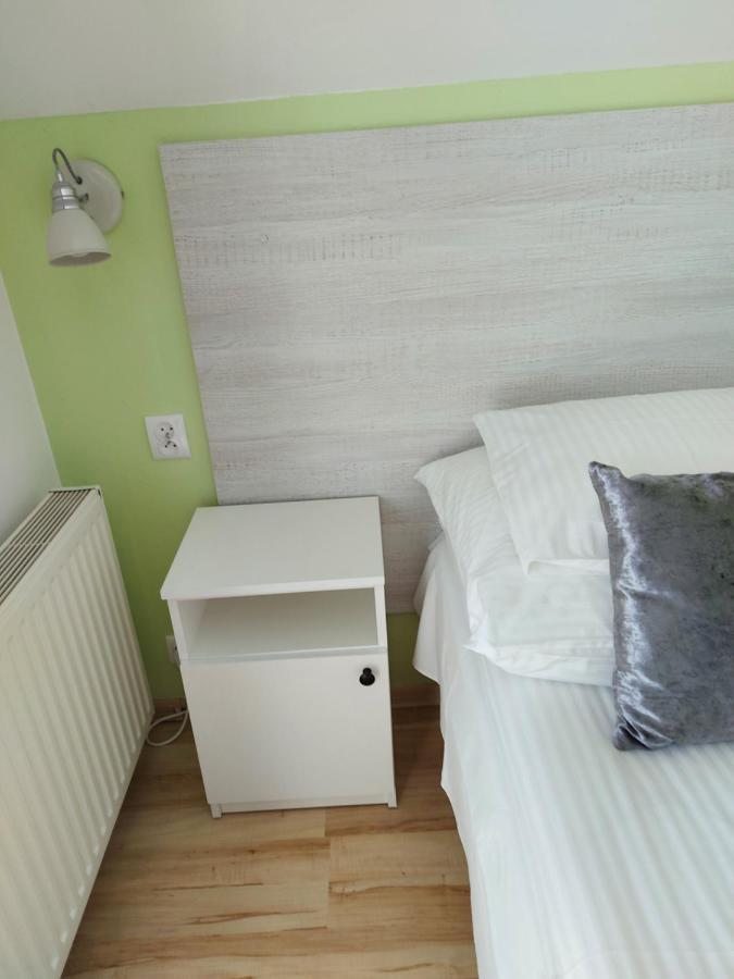 Pokoje Goscinne Jutrzenka Swarzewo Exterior foto